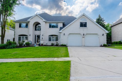 6722 Sweetbriar Ln, Darien, IL, 60561-3674 | Card Image