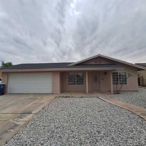 2755 S 17th Ave, Yuma, AZ, 85364-7042 | Card Image
