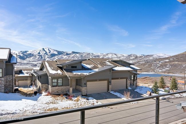363 E Overlook Loop, Condo with 3 bedrooms, 4 bathrooms and null parking in Hideout UT | Image 34