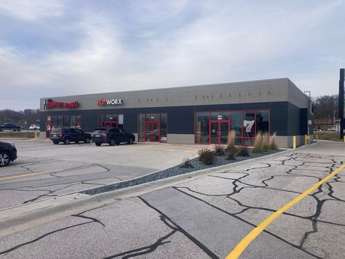 4105 44th Ave, Moline, IL, 61265-6724 | Card Image