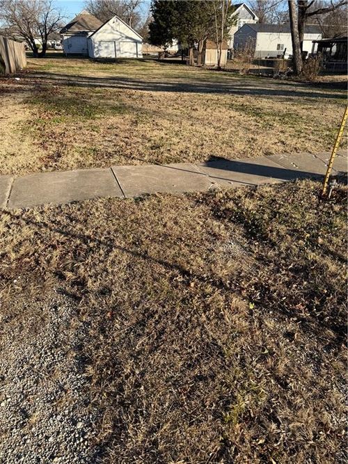 1014 Bridge St, Humboldt, KS, 66748-1836 | Card Image