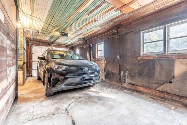 garage interior | Image 31