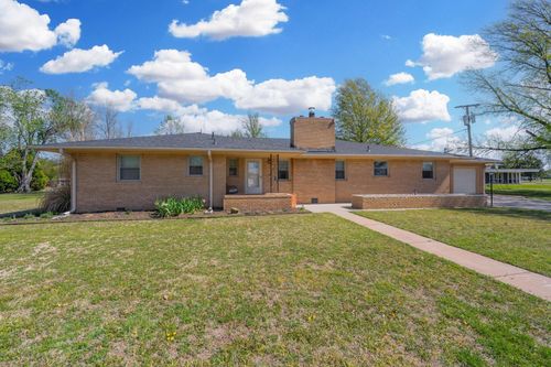 405 Circle Dr, Wellington, KS, 67152-3203 | Card Image
