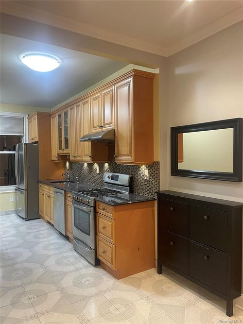 7231 68th St, Glendale, NY, 11385-7216 | Card Image