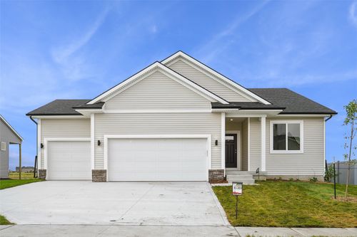 214 Cedar Dr, Gilbert, IA, 50105-2101 | Card Image