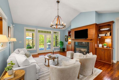 12 Amber Ln, Bedford, NH, 03110-4728 | Card Image