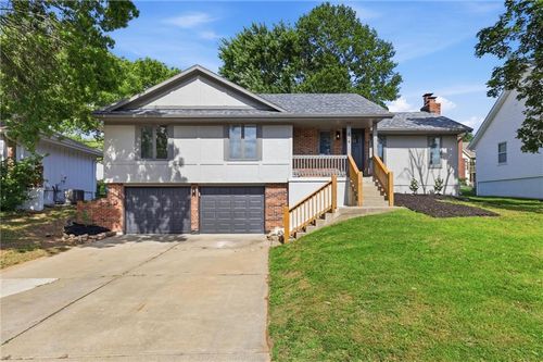 404 Nw Springwood Dr, Blue Springs, MO, 64015-6940 | Card Image