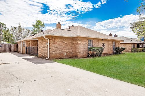 5211 Wild West Dr, Arlington, TX, 76017-2026 | Card Image