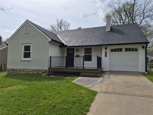 8012 Belleview Ave, Kansas City, MO, 64114-2155 | Card Image