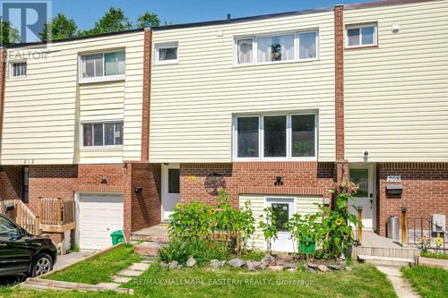 210 Maxwell Ave, Peterborough, ON, K9J1B5 | Card Image