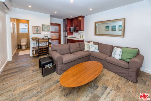 a-38 Sunset Ave, Venice, CA, 90291 | Card Image