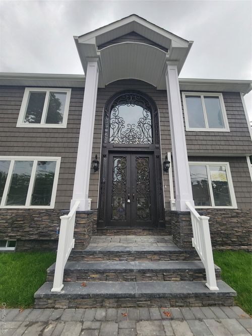 33 6th Ave, Massapequa Park, NY, 11762-2748 | Card Image