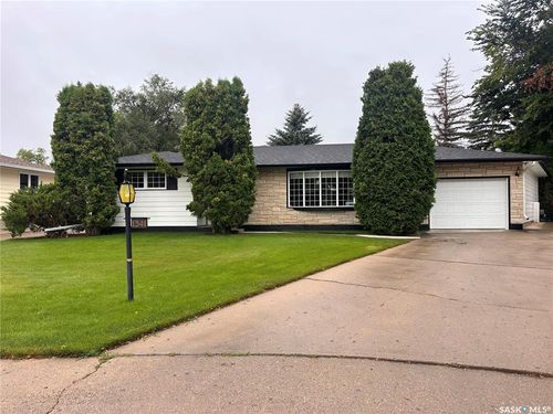1341 King Cres, Moose Jaw, SK, S6H3G3 | Card Image