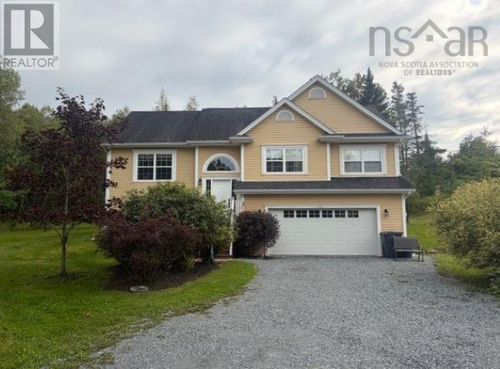 243 Kitchener St, Stewiacke, NS, B0N2J0 | Card Image