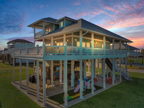 2640 Breaker Dr, Crystal Beach, TX, 77650-3613 | Card Image