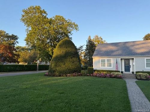 131 Jayne Ave, Patchogue, NY, 11772-2834 | Card Image