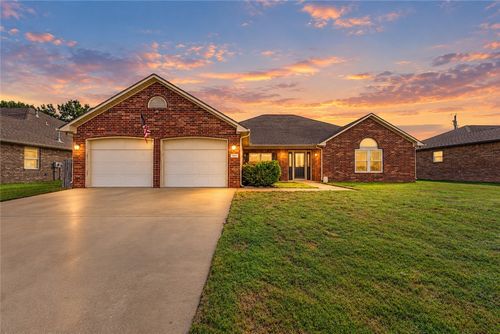 644 White Oak St, Gentry, AR, 72734-9758 | Card Image