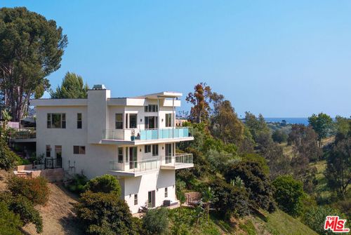 5787 Calpine Dr, MALIBU, CA, 90265-3813 | Card Image