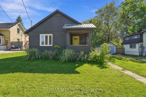 388 Eagle St, Newmarket, ON, L3Y1K4 | Card Image