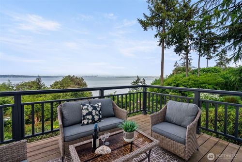 10879 Bill Point Cir Ne, Bainbridge Island, WA, 98110-2104 | Card Image