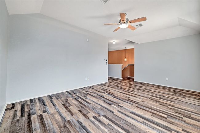 Upstairs bonus/2nd living area | Image 18