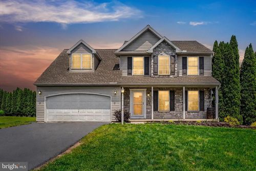 405 Lynne Dr, Mount Wolf, PA, 17347-9571 | Card Image