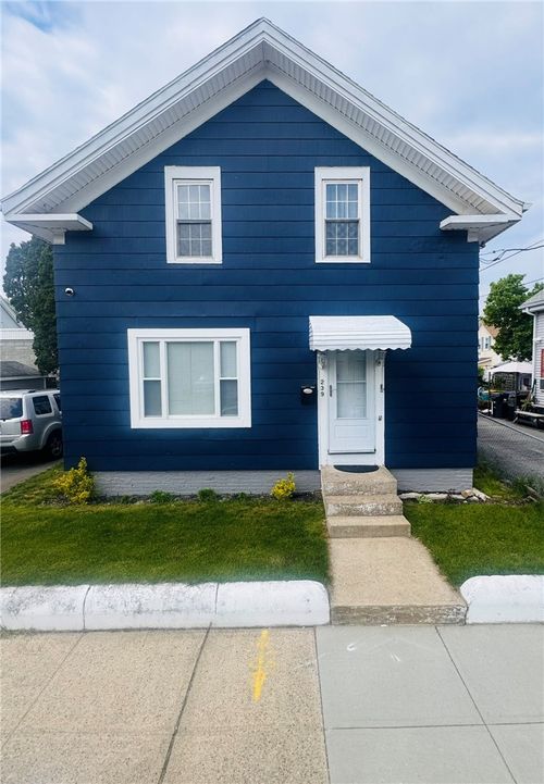 239 Taft St, Pawtucket, RI, 02860-5248 | Card Image