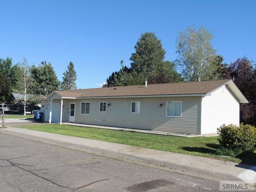 790 E Targhee St, Saint Anthony, ID, 83445-1652 | Card Image