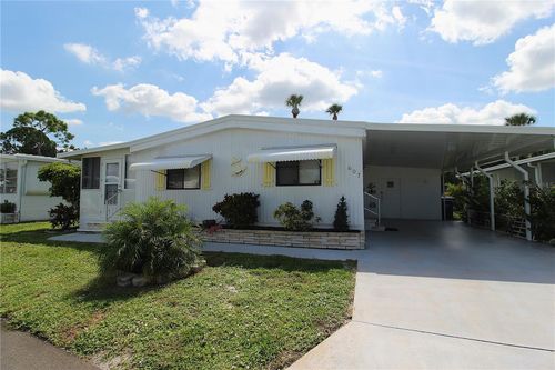 607 Cervina Dr, VENICE, FL, 34285-4471 | Card Image
