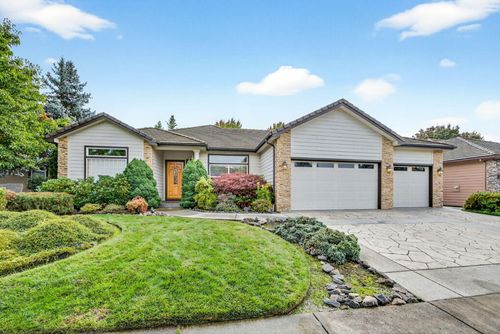 220 Pine Lake Dr, Eagle Point, OR, 97524-9003 | Card Image