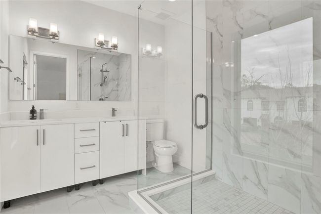 Primary Bathroom | Image 12