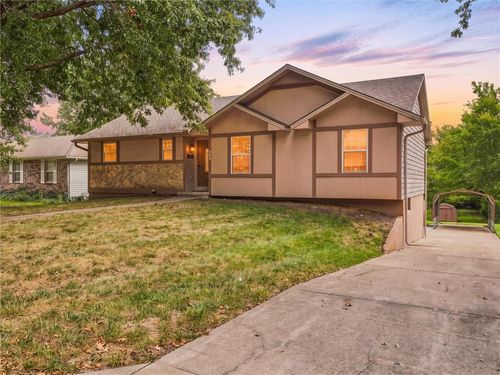 426 James Cir, Odessa, MO, 64076-1584 | Card Image