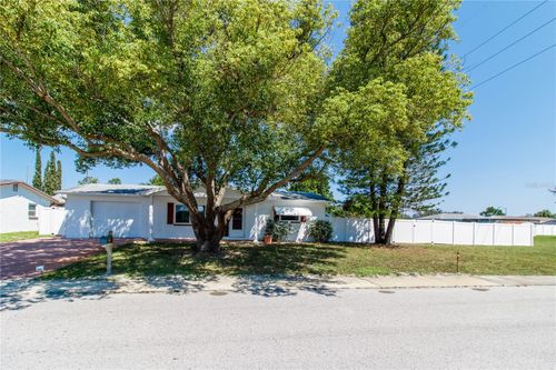 8105 Winthrop Dr, PORT RICHEY, FL, 34668-4260 | Card Image