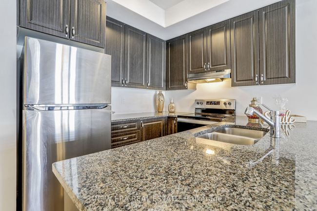 207 Danzatore Path, Condo with 5 bedrooms, 3 bathrooms and 1 parking in Oshawa ON | Image 12