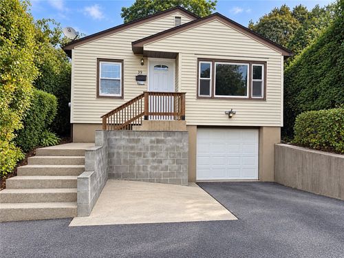 39 Standish Ave, Providence, RI, 02908-3840 | Card Image