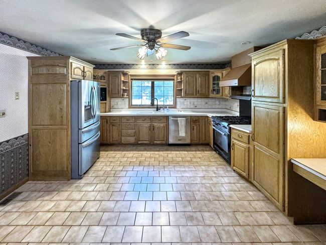 1204 W Reynolds St, House other with 3 bedrooms, 2 bathrooms and 6 parking in Pontiac IL | Image 7