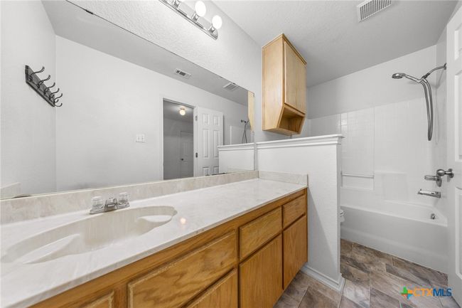 Upstairs bathroom | Image 18