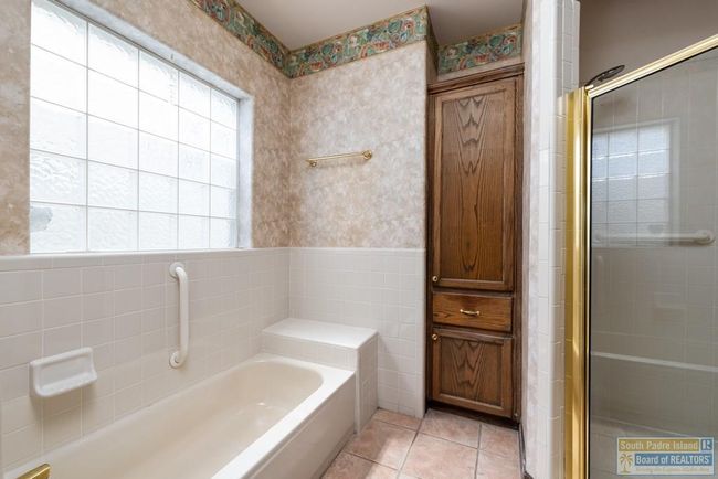 1810 N Shore Dr, House other with 3 bedrooms, 3 bathrooms and 2 parking in Port Isabel TX | Image 9