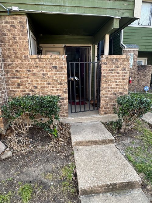 apt-l114-9823 Walnut St, Dallas, TX, 75243-2856 | Card Image