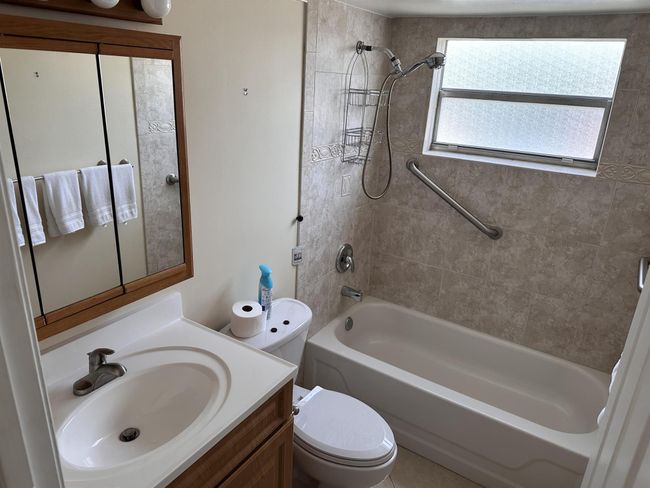 433 Saxony J, Condo with 2 bedrooms, 2 bathrooms and null parking in Delray Beach FL | Image 17