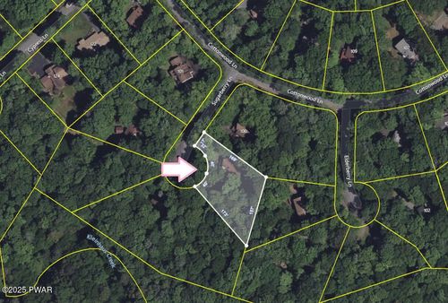 102 Sugarberry Ln, Greentown, PA, 18426-7508 | Card Image