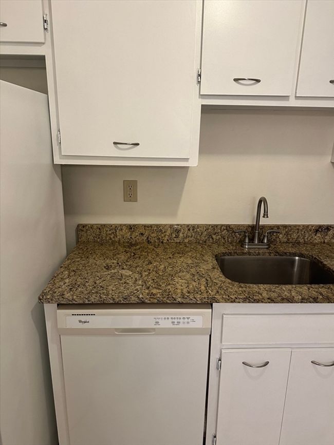 UNIT-6 - 1700 Skyline Dr, Condo with 2 bedrooms, 1 bathrooms and 2 parking in Lowell MA | Image 34