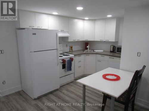 lower-272 Roxton Rd, Toronto, ON, M6G3P9 | Card Image