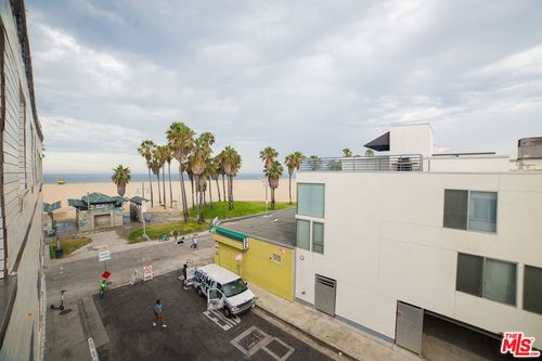 13-8 Brooks Ave, Venice, CA, 90291-3226 | Card Image