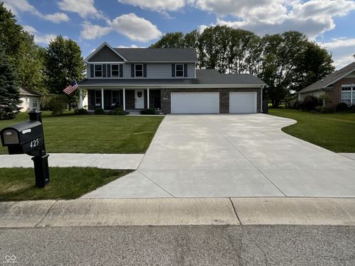 425 S Bridge Water Ln, Muncie, IN, 47304-8314 | Card Image