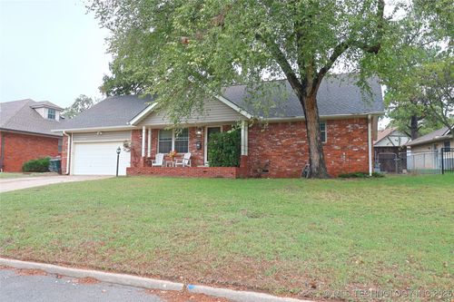 1217 E 7th St, Sand Springs, OK, 74063-8702 | Card Image