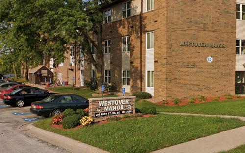 205 40th Street Dr Se, Cedar Rapids, IA, 52403-1011 | Card Image