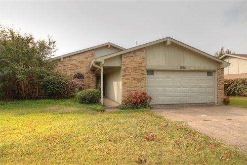 1906 San Saba Ln, Arlington, TX, 76006-5732 | Card Image