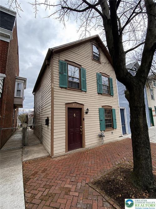937 W Turner St, Allentown, PA, 18102-3946 | Card Image