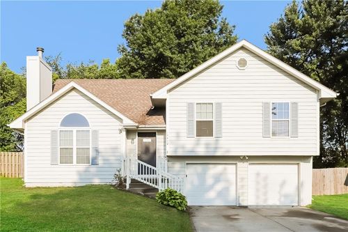 19402 Diamond Ln, Smithville, MO, 64089-9216 | Card Image